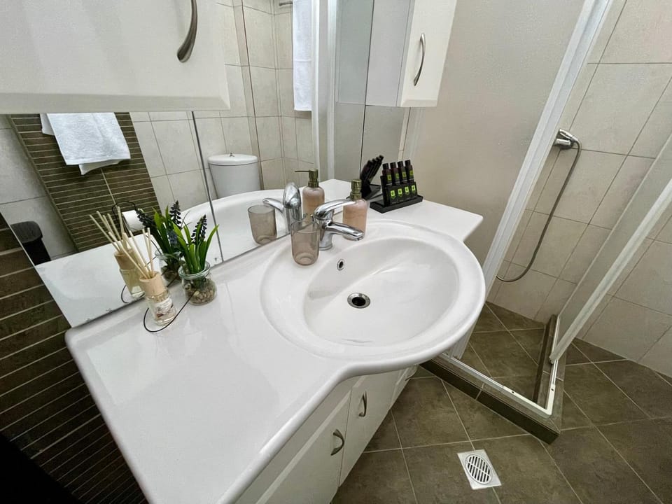 Shower, Bathroom, towels