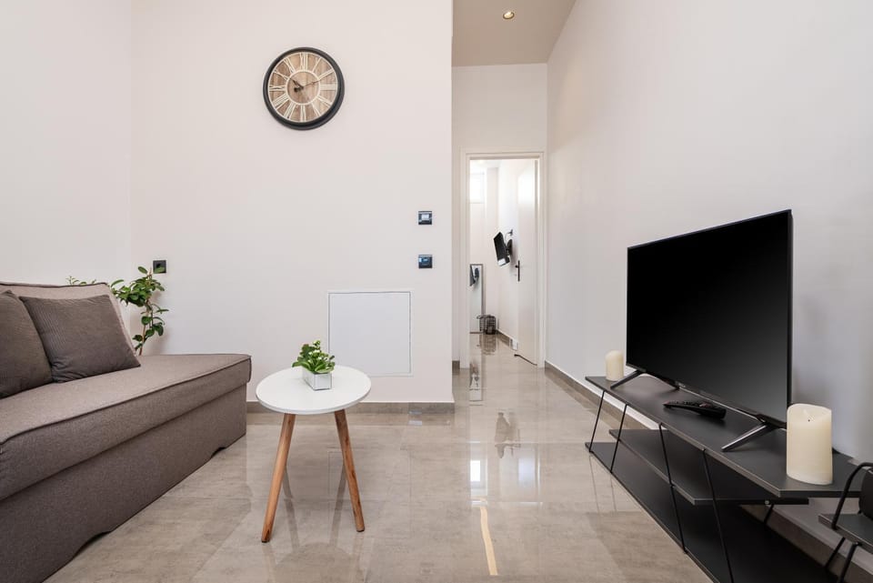 TV and multimedia, Living room, Evening entertainment