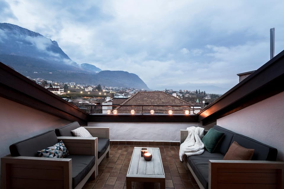 Property building, Balcony/Terrace, City view, Landmark view, Mountain view