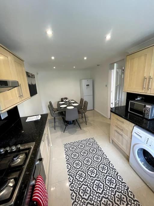 Kitchen or kitchenette, Dining area, dishwasher, minibar, pet friendly, stove, toaster