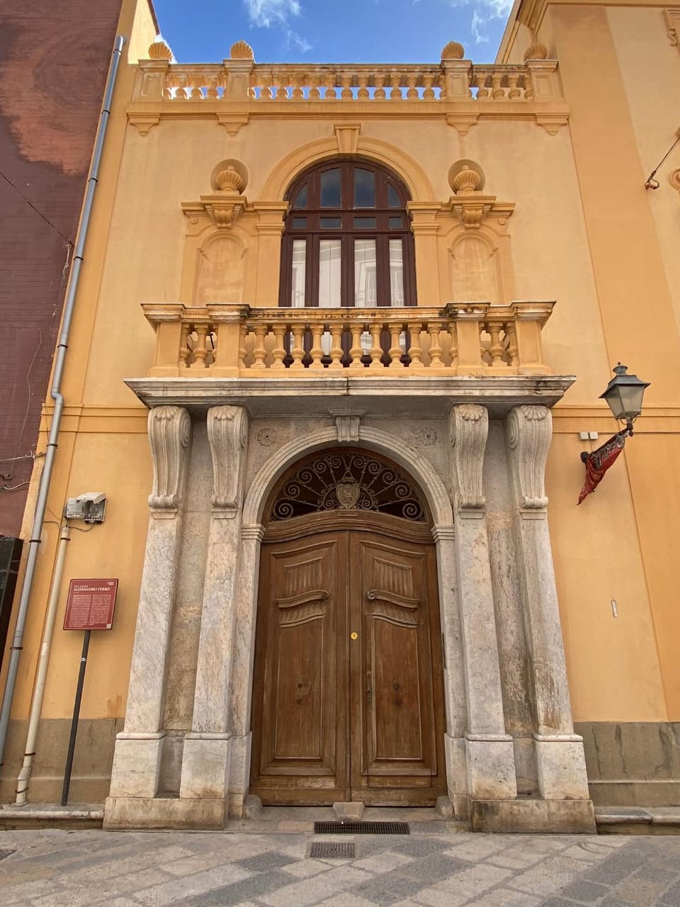 Facade/entrance