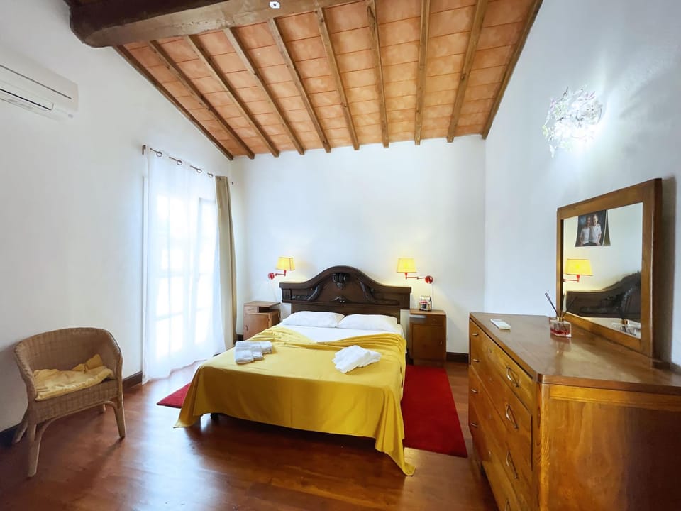 Bed, Photo of the whole room, Bedroom, hair dresser, air conditioner