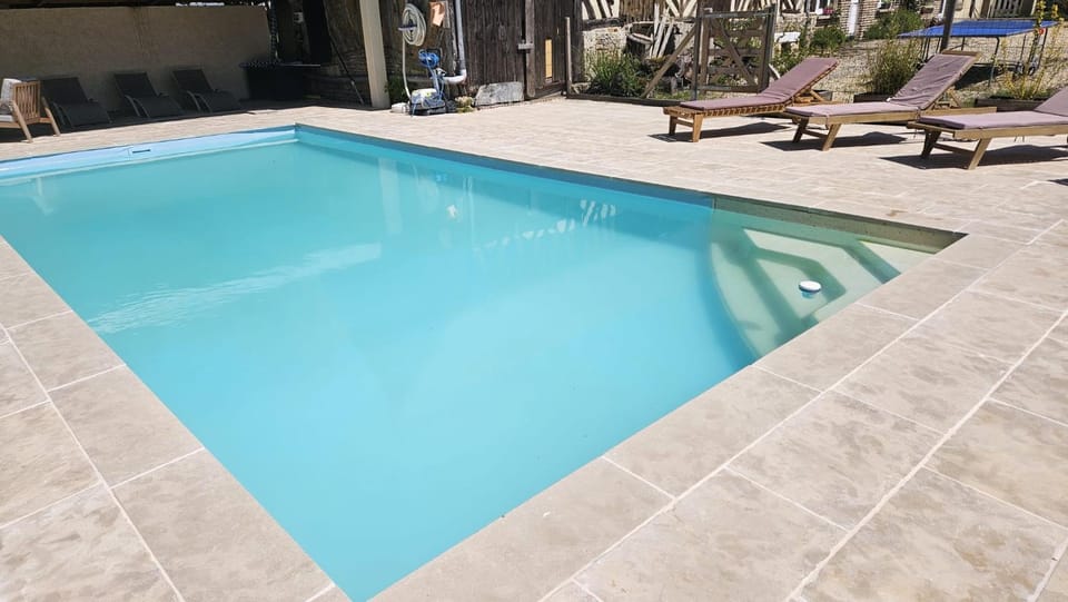 Maison de charme - 12 mn de la plage - Piscine chauffée - 8 personnes Villa in Normandy