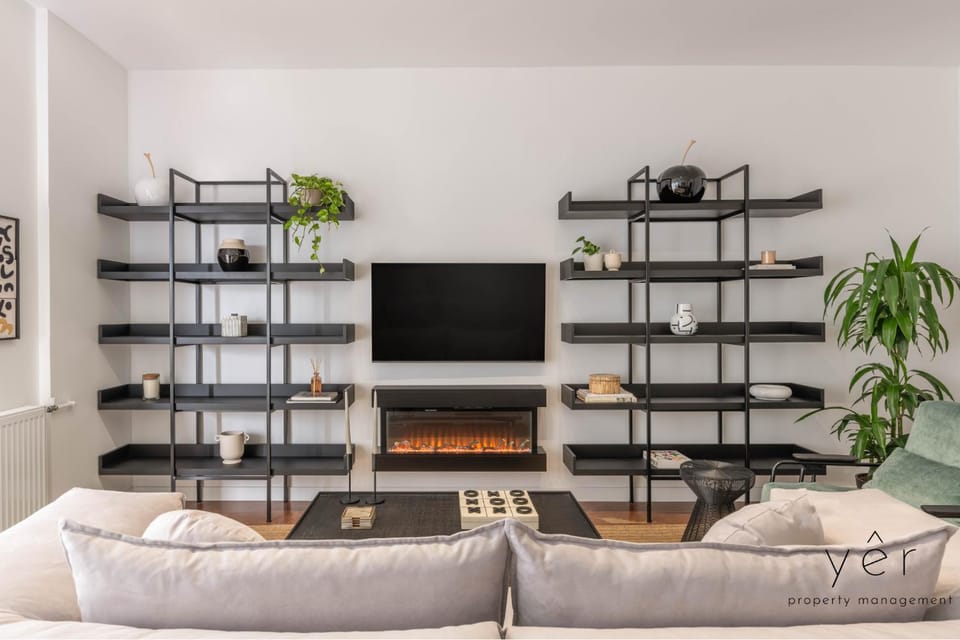 Communal lounge/ TV room, TV and multimedia, Living room, Seating area, Evening entertainment