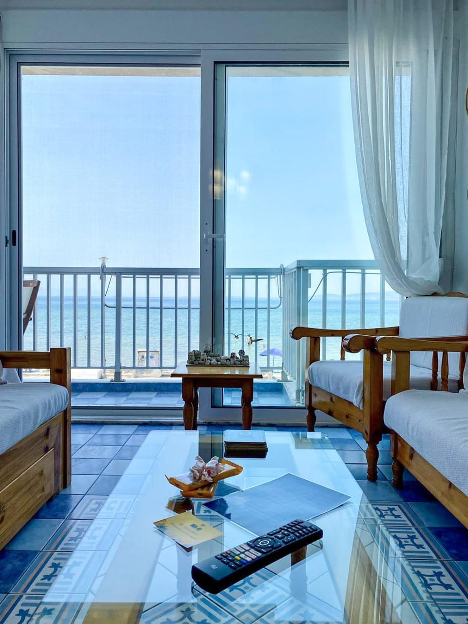 Bed, Natural landscape, View (from property/room), Balcony/Terrace, Living room, Photo of the whole room, Seating area, Sea view