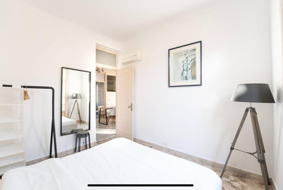 Monte Carlo Monaco border, hypercenter, familly friendly Apartment in Avenue du Carnier