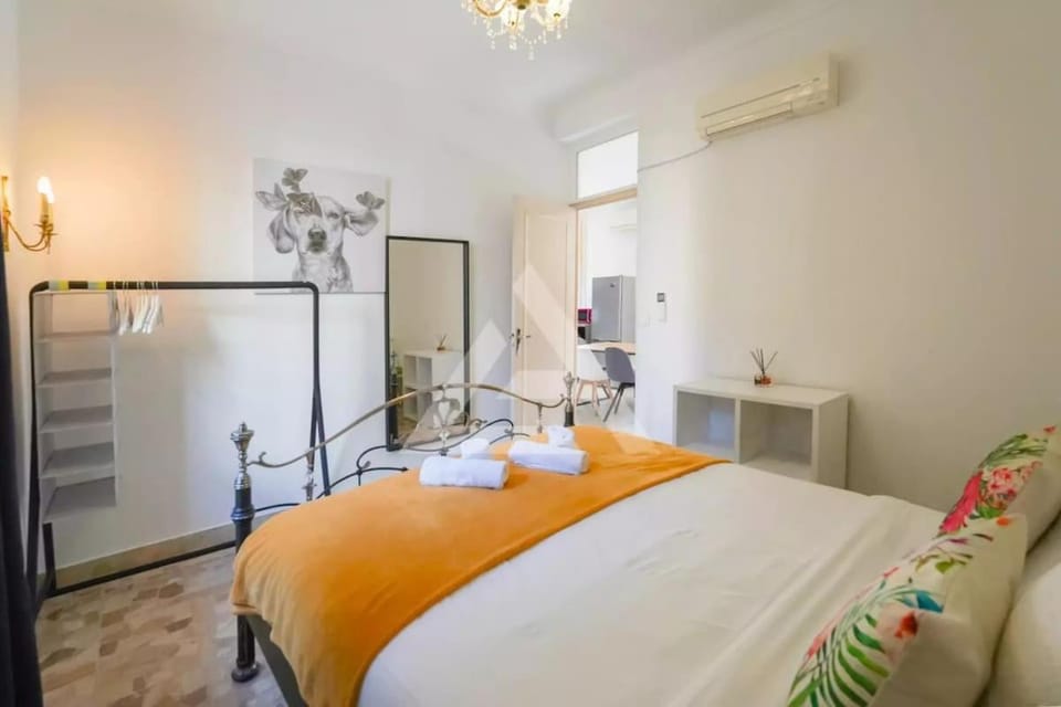 Bed, Photo of the whole room, Bedroom, towels, air conditioner