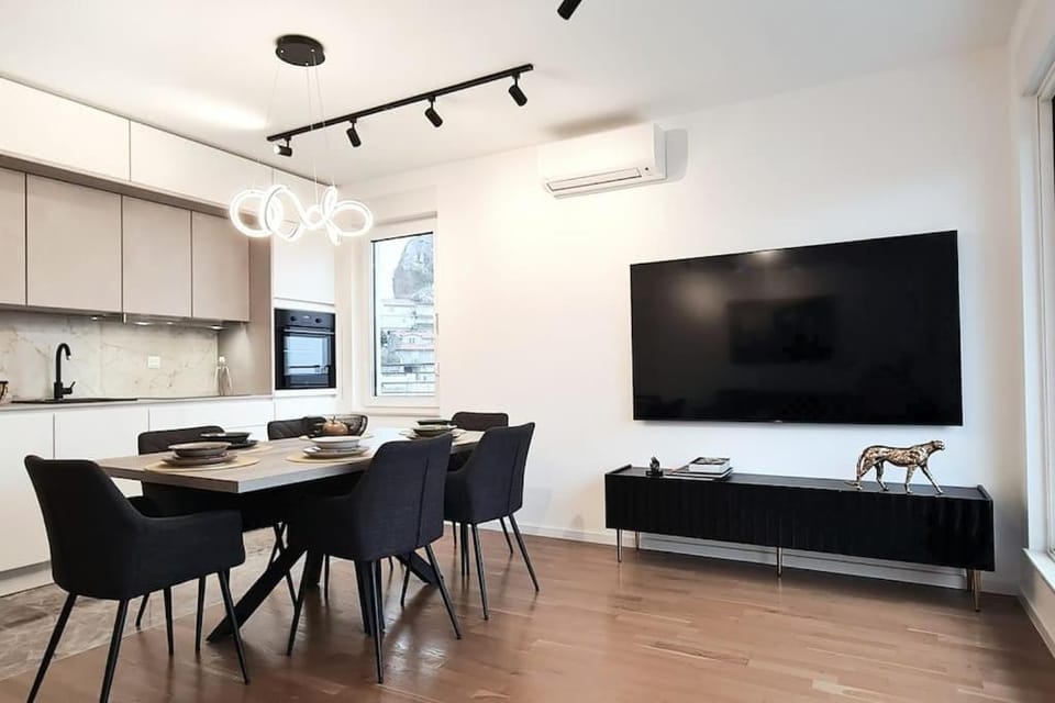 Communal lounge/ TV room, TV and multimedia, Kitchen or kitchenette, Living room, Seating area, Dining area, Evening entertainment
