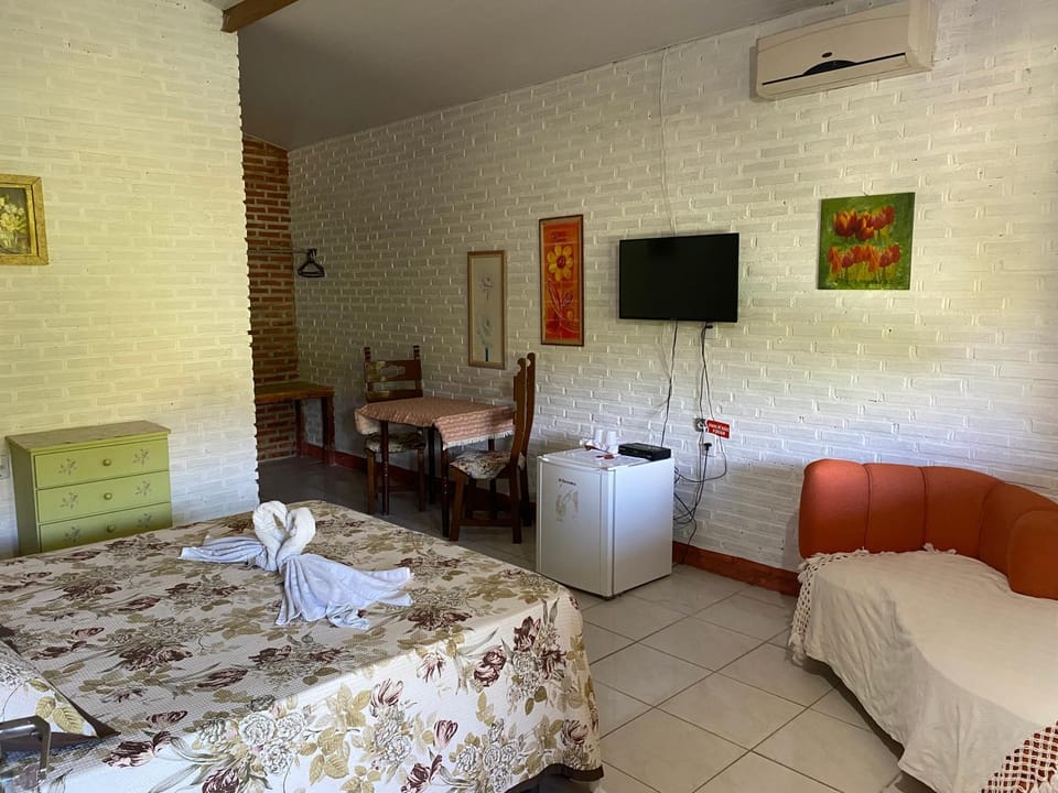 Bed, TV and multimedia, Bedroom, air conditioner