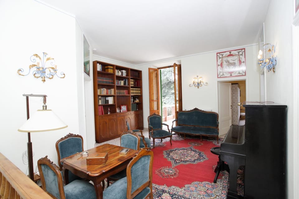 Communal lounge/ TV room