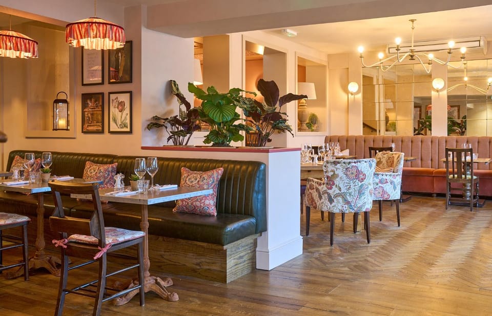 Restaurant/places to eat, Lounge or bar