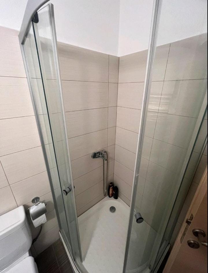 Shower, Toilet