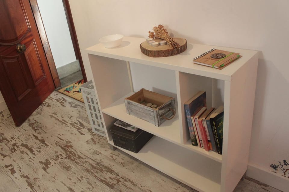 Property building, Facade/entrance, Library, Lobby or reception, Decorative detail, Decorative detail