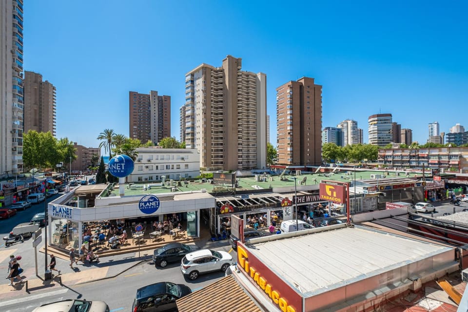 Day, Neighbourhood, City view, Street view, Location