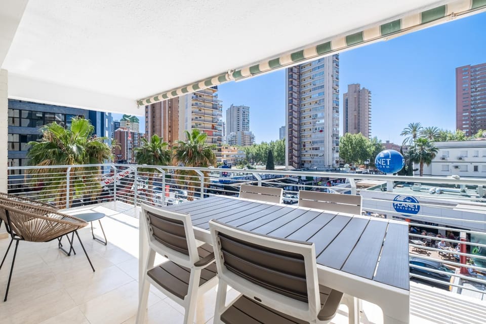 Day, View (from property/room), Balcony/Terrace, Living room, Dining area, City view, Location
