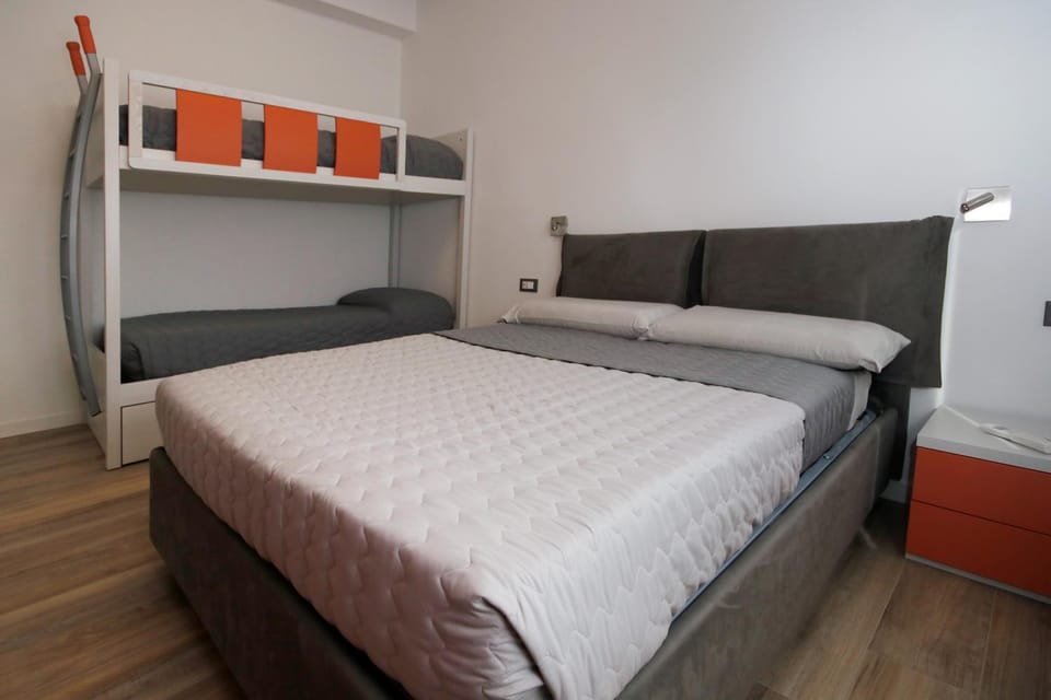 Bed, Photo of the whole room, Bedroom, bunk bed