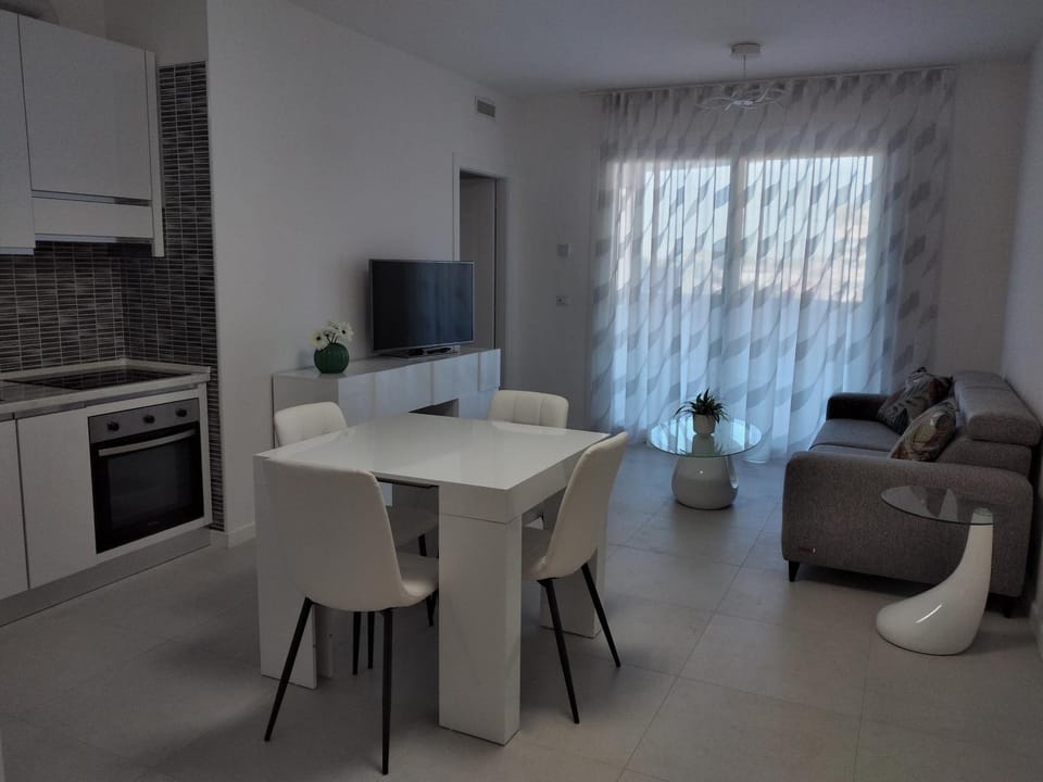 TV and multimedia, Kitchen or kitchenette, Living room, Dining area, minibar, pet friendly, stove
