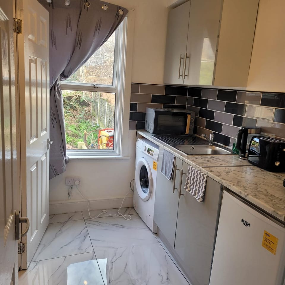 Coffee/tea facilities, Kitchen or kitchenette, minibar, stove, toaster, washing machine