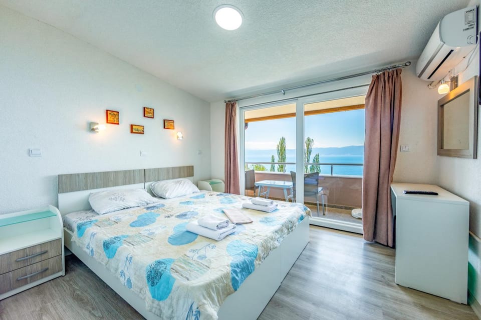 Villa Tesla Apartment in Municipality of Ohrid, North Macedonia