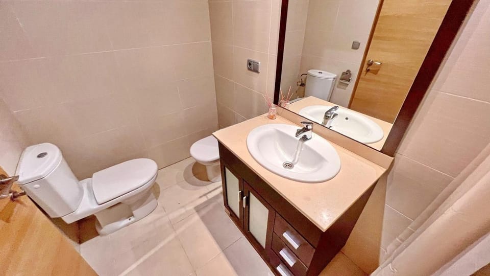 Shower, Toilet, Bathroom, bidet, towels