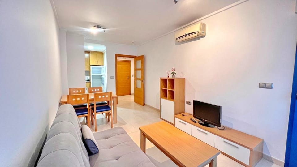 TV and multimedia, Living room, Seating area, Dining area, air conditioner