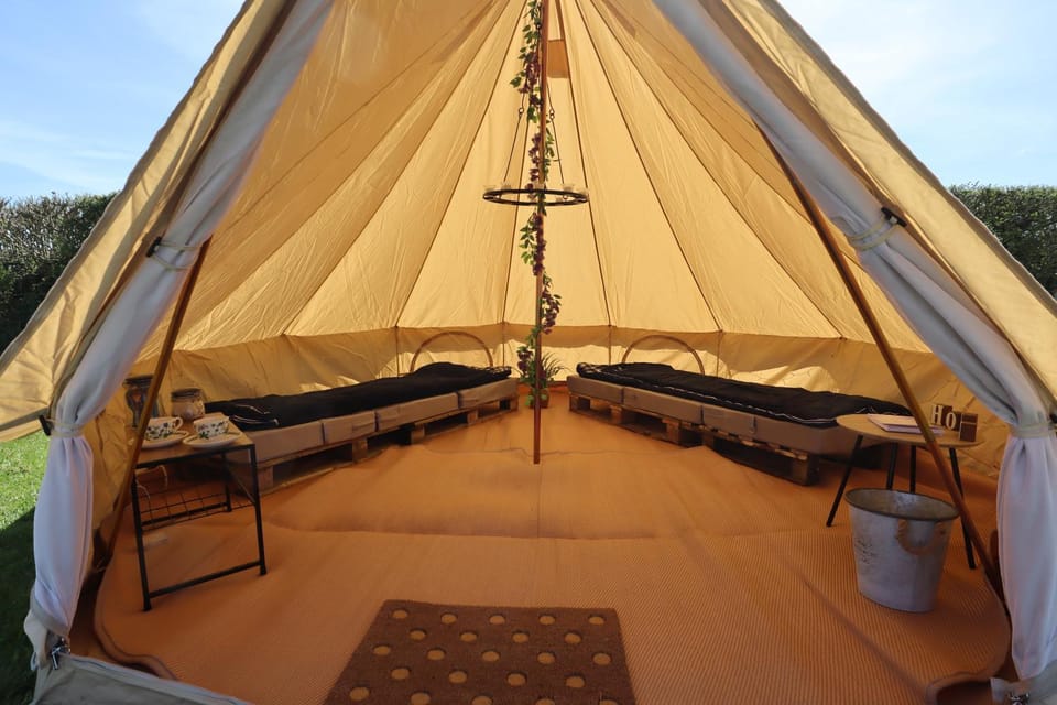 Rescorla Retreats - Ivory Luxury tent in England