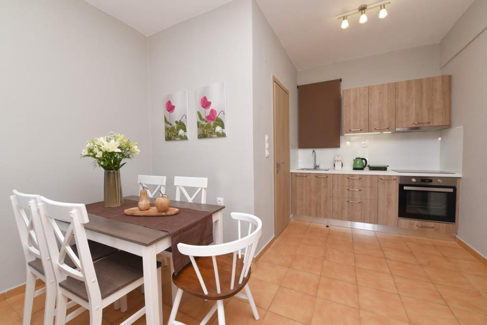 Kitchen or kitchenette, Dining area, pet friendly