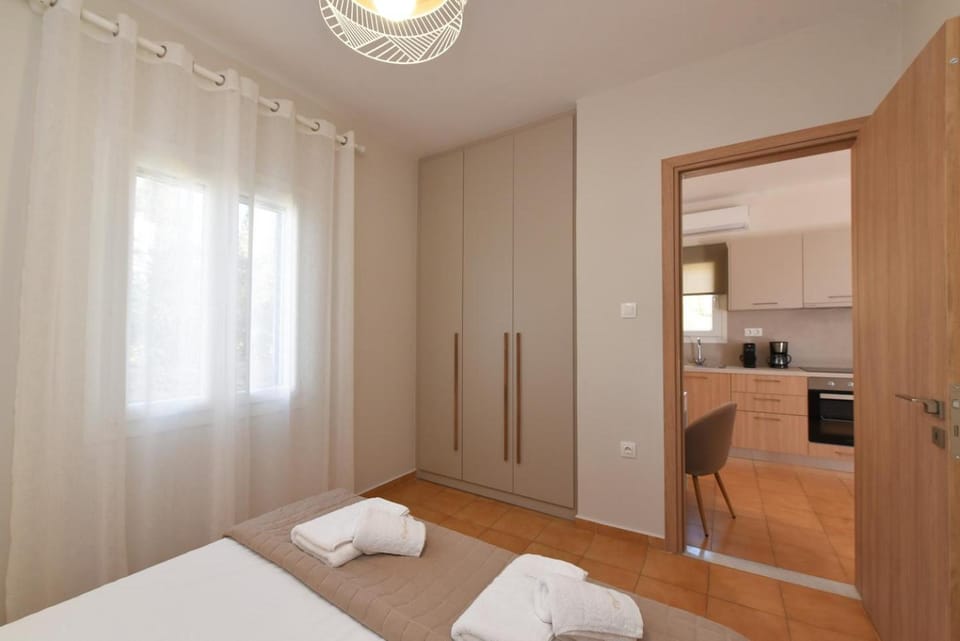 Bed, Kitchen or kitchenette, Photo of the whole room, Bedroom, pet friendly, towels