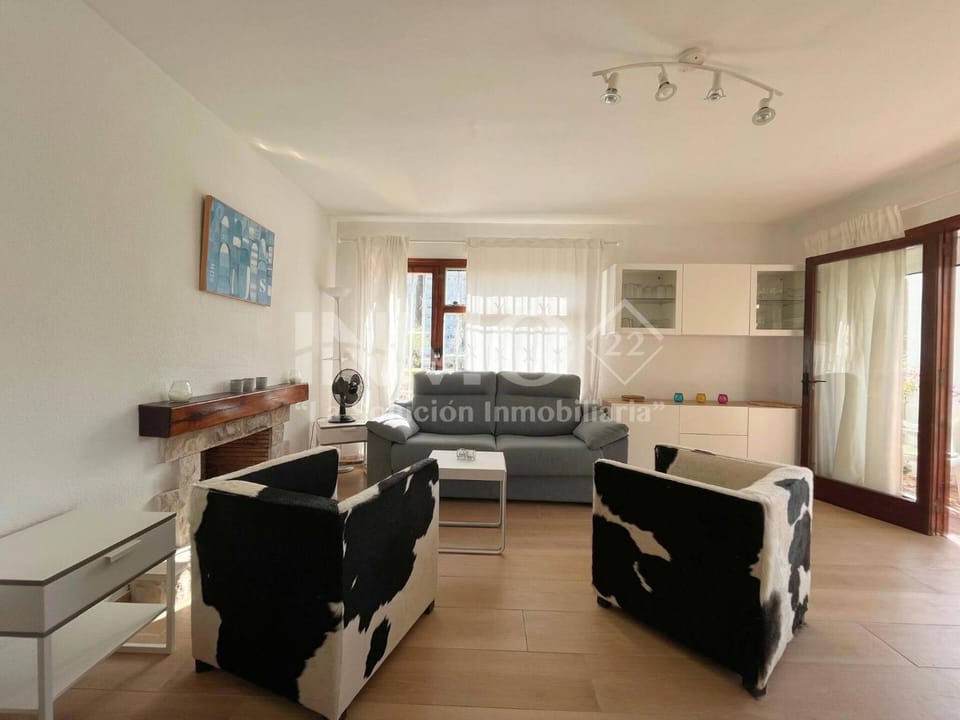 Communal lounge/ TV room, Living room