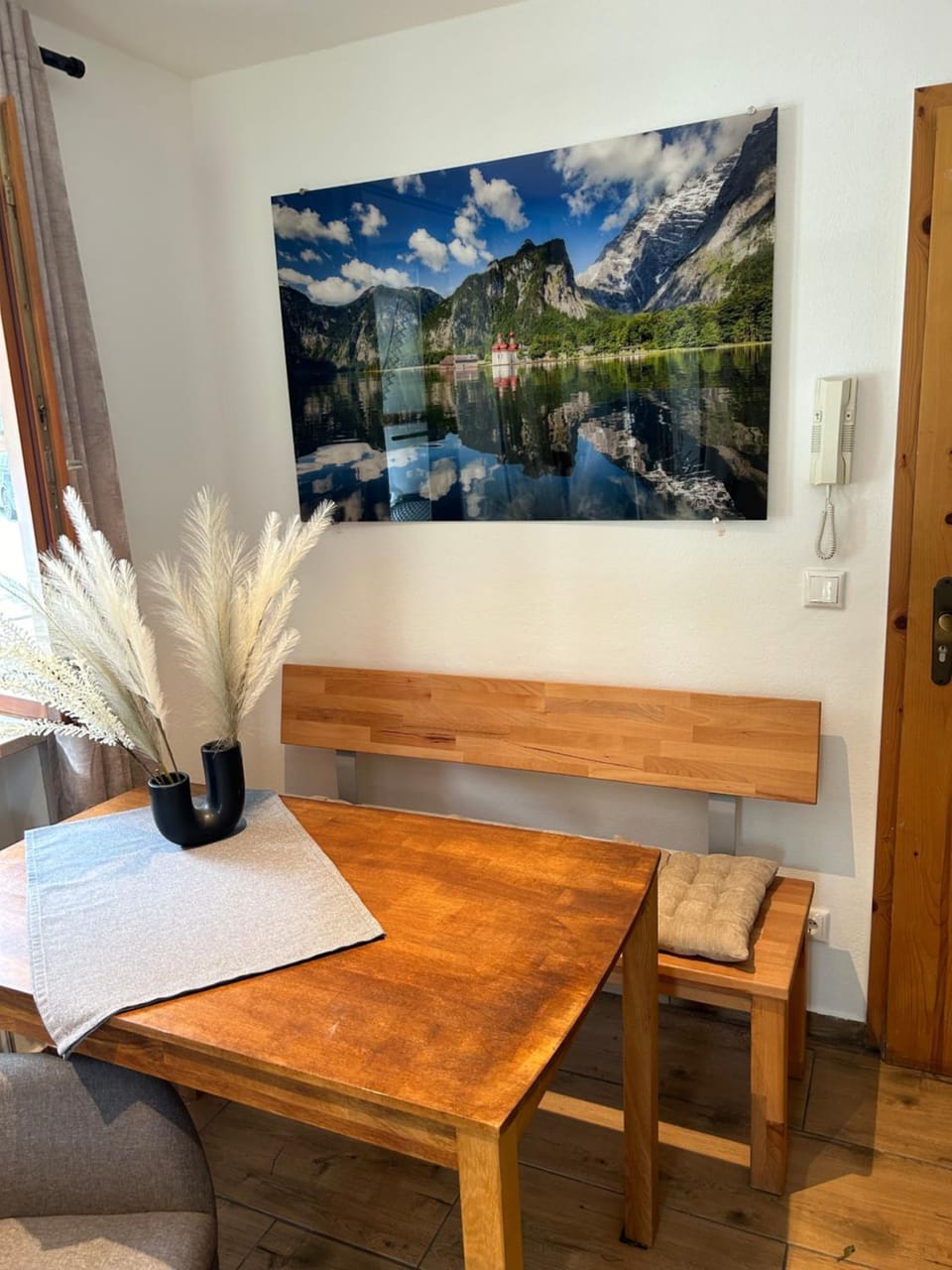 Seating area, Dining area
