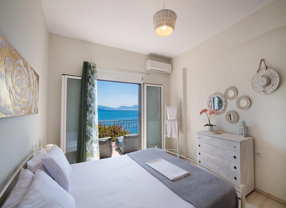 Balcony/Terrace, Photo of the whole room, Bedroom, Sea view, air conditioner