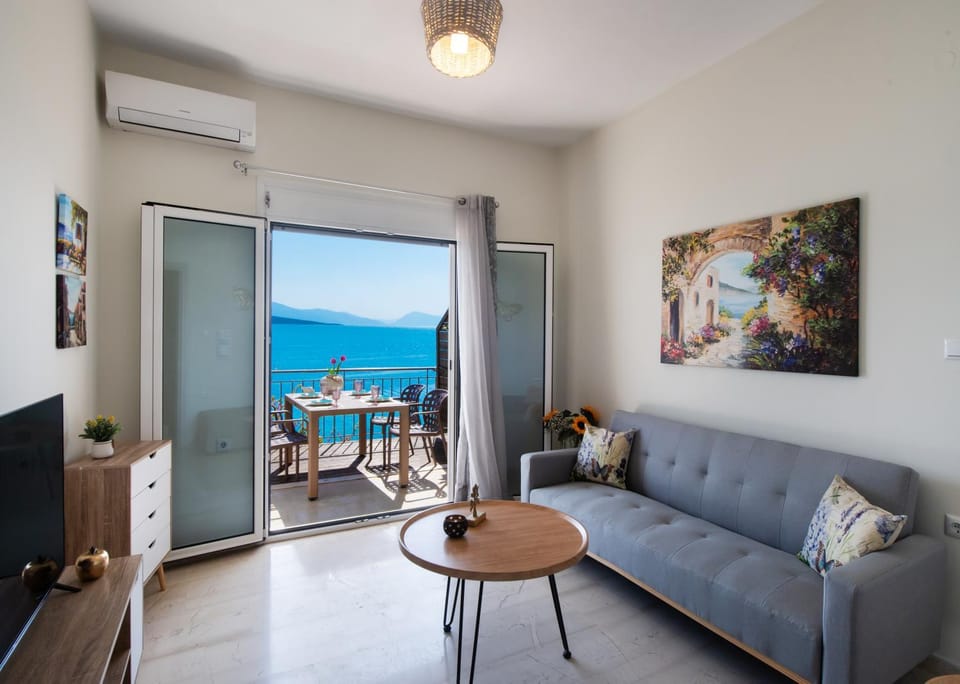 TV and multimedia, Balcony/Terrace, Living room, Seating area, Dining area, Sea view