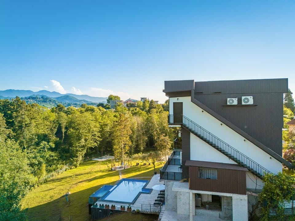 Property building, Day, Mountain view