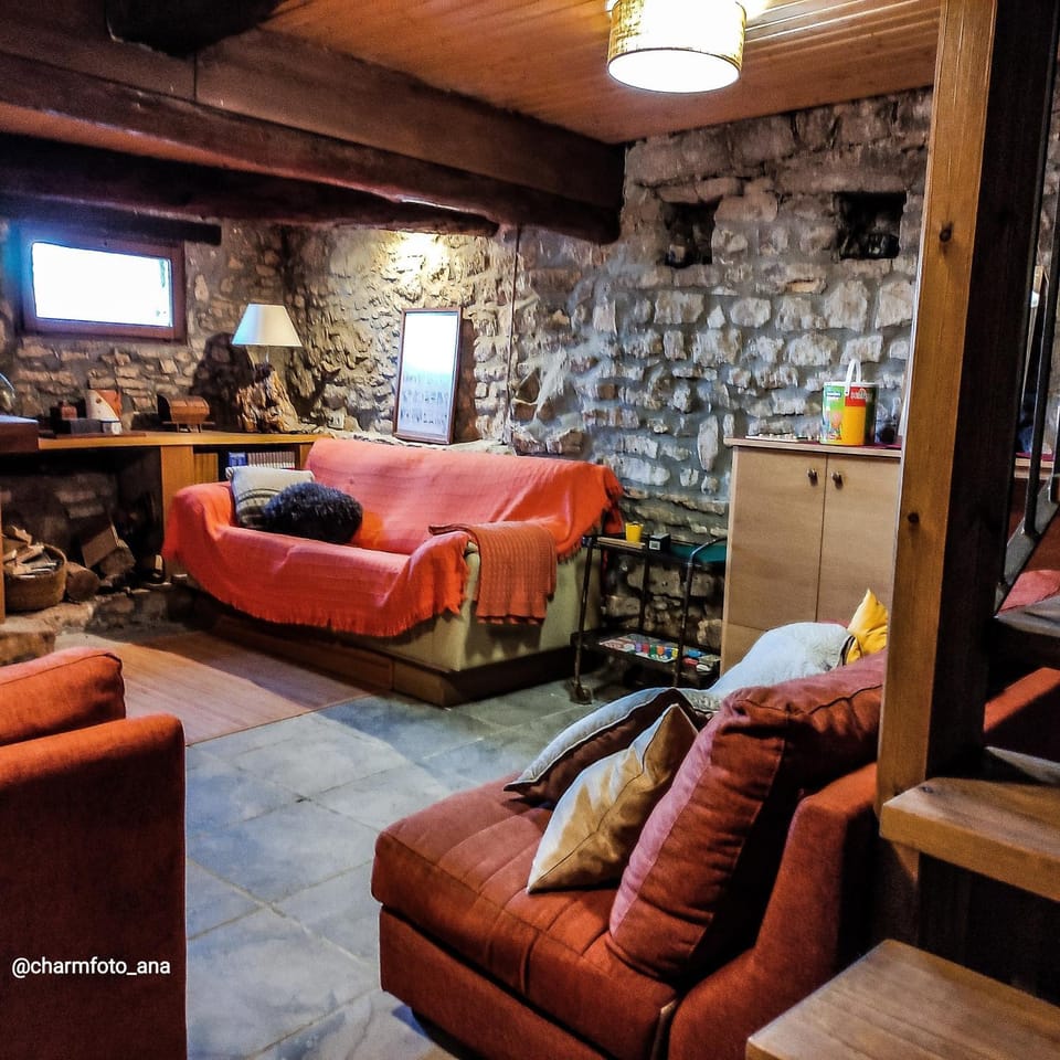 Seating area, Internal: Not applicable to any particular room