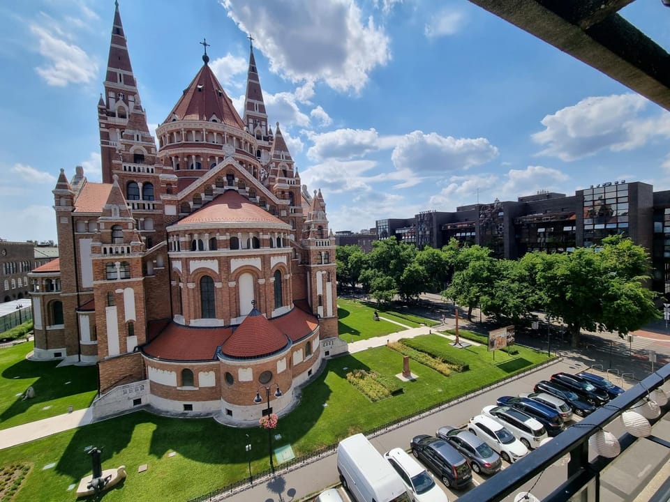 Day, Neighbourhood, Natural landscape, View (from property/room), View (from property/room), Balcony/Terrace, City view, City view, Garden view, Garden view, Landmark view, Street view, Location, Parking