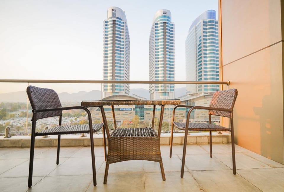 Day, View (from property/room), Balcony/Terrace, Seating area, Dining area