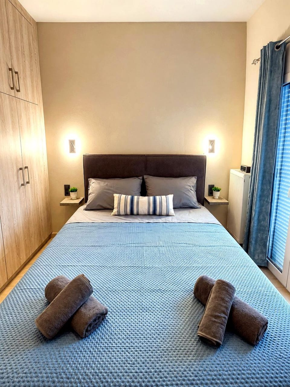 Bedroom, locker, soundproof, towels, wardrobe