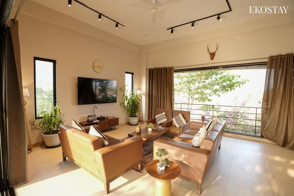 Communal lounge/ TV room, TV and multimedia, Living room, Seating area, Evening entertainment