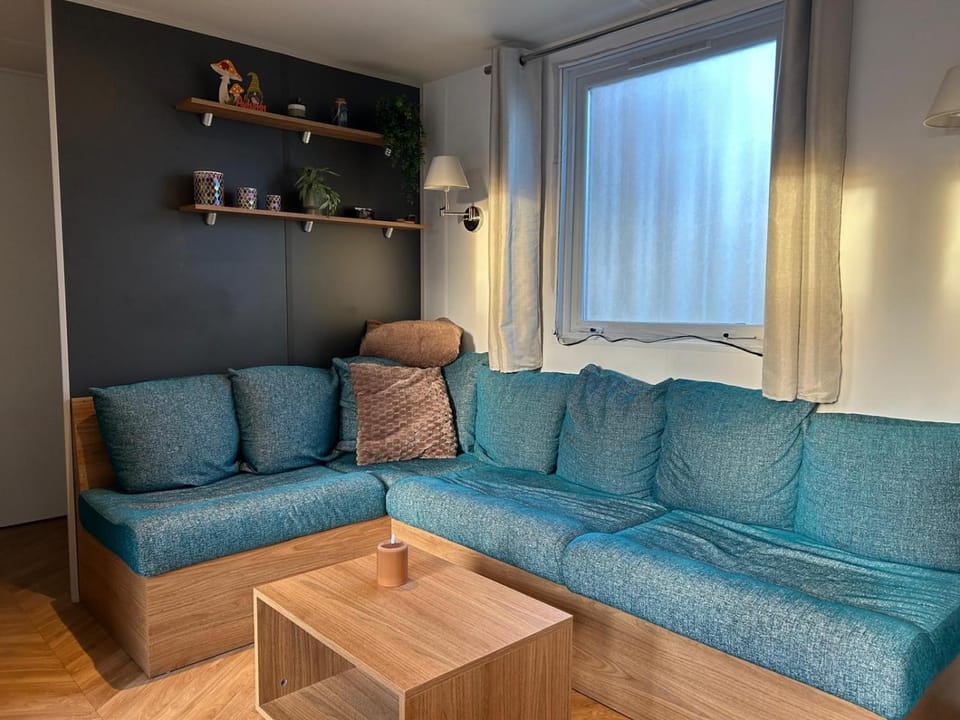 Chalet Aventura 1-6 pers- 3 slaapk- 2 badk- Berging- Inchecken al vanaf 13 uur - incl gebruik koffie en thee Chalet in Friesland, Netherlands