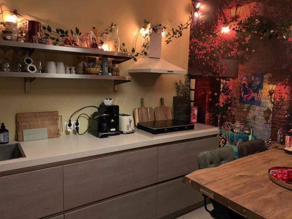 Coffee/tea facilities, Kitchen or kitchenette