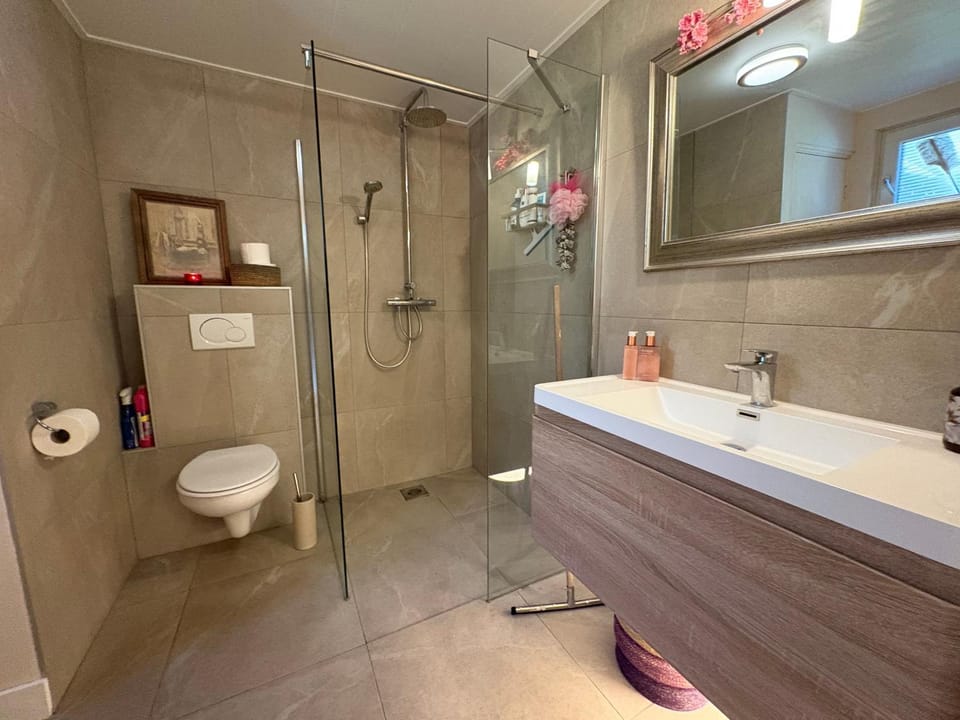 Shower, Bathroom, towels