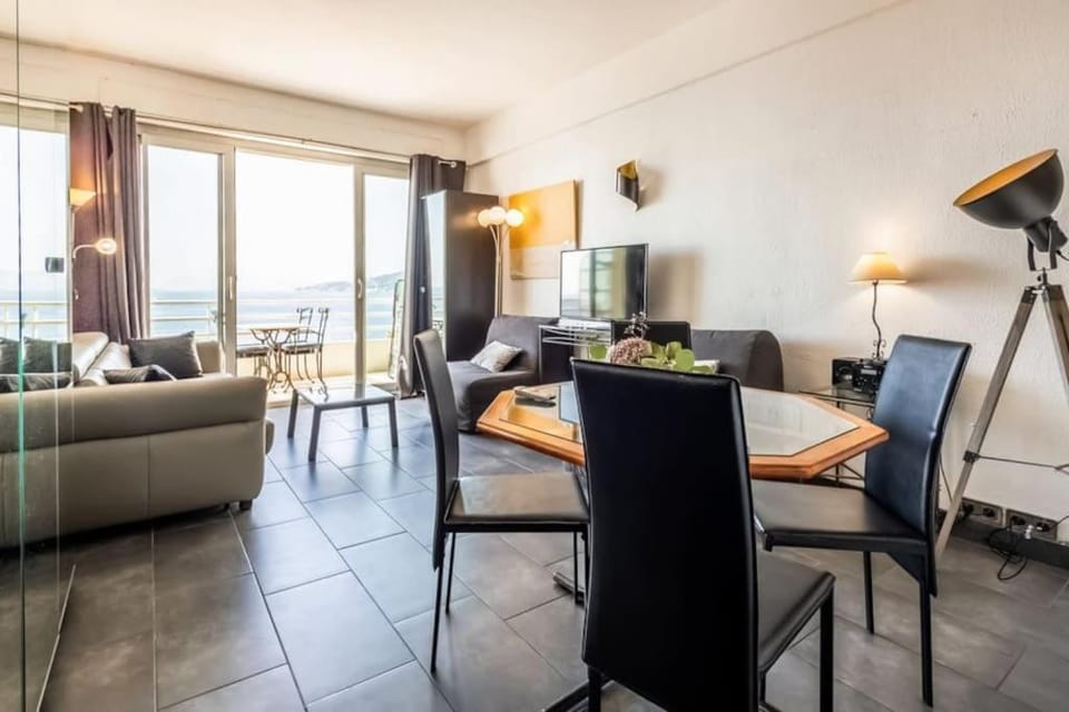 Vue exceptionnelle - Ma terrasse sur le front de mer et - Studio 34 m2 - Antibes Juan-les-pins Apartment in Antibes