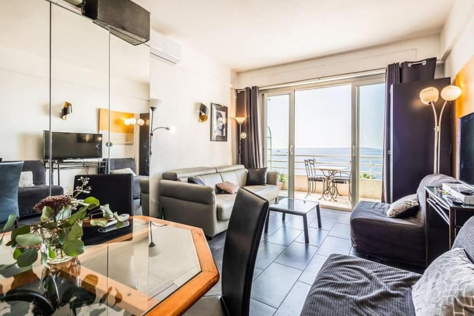 Vue exceptionnelle - Ma terrasse sur le front de mer et - Studio 34 m2 - Antibes Juan-les-pins Apartment in Antibes