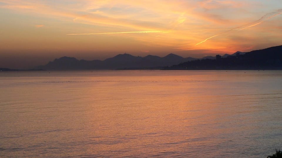 Vue exceptionnelle - Ma terrasse sur le front de mer et - Studio 34 m2 - Antibes Juan-les-pins Apartment in Antibes