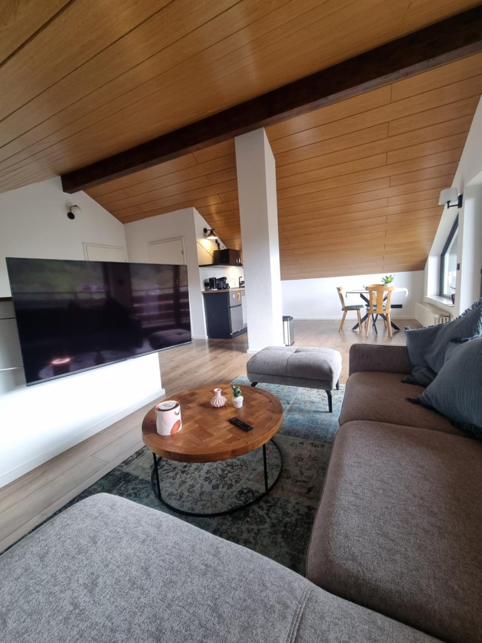 TV and multimedia, Living room, Seating area