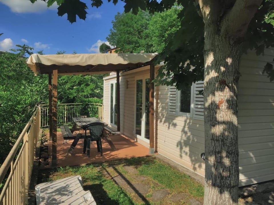 Camping Cascade Aveyron Campground/ 
RV Resort in Occitanie