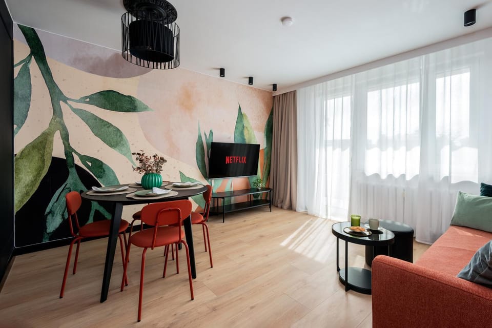 Communal lounge/ TV room, TV and multimedia, Living room, Seating area, Dining area, Evening entertainment