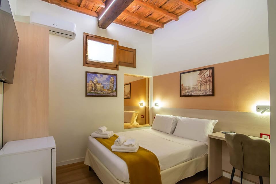 Photo of the whole room, Seating area, Bedroom