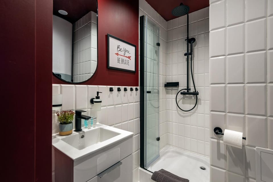Shower, Toilet, Bathroom, towels