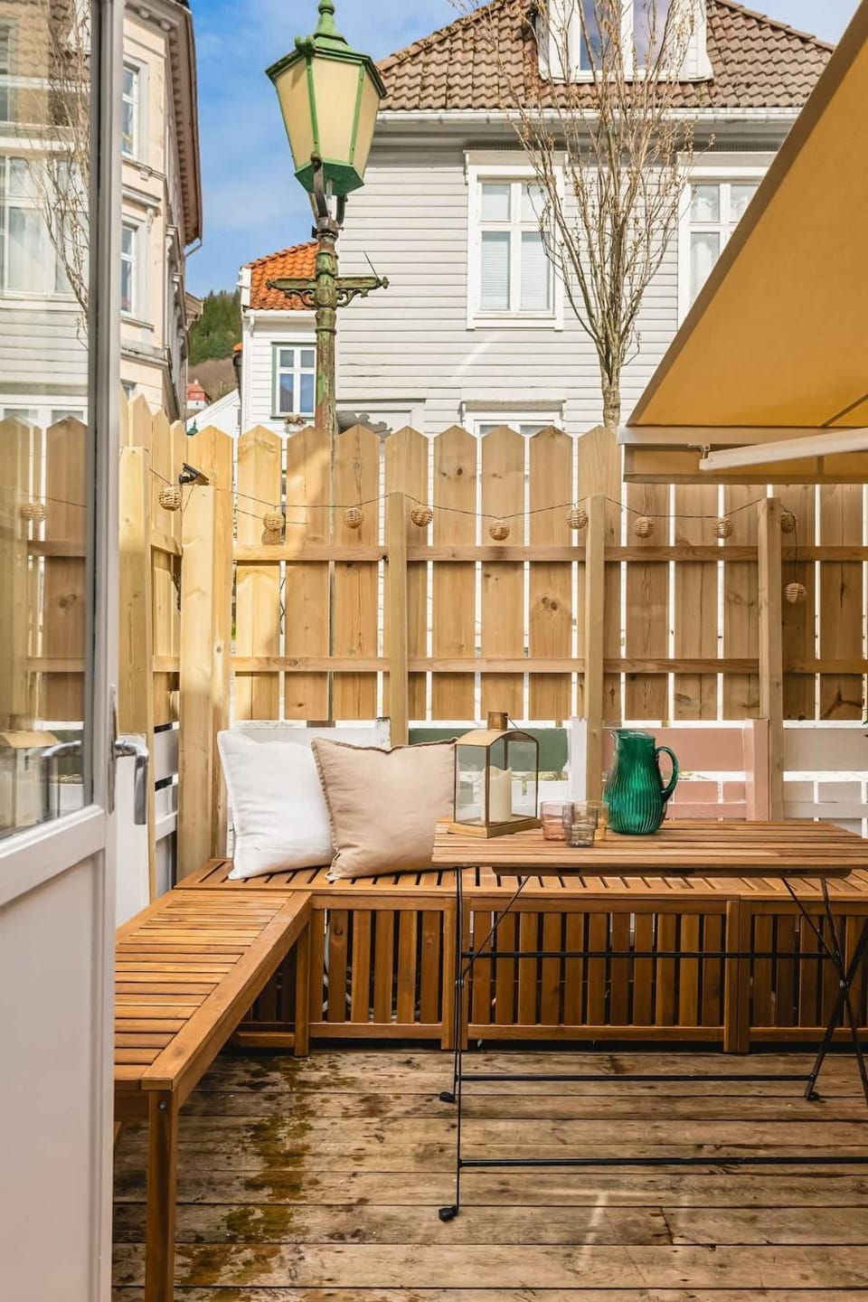 Property building, Patio, Day, Balcony/Terrace, Seating area
